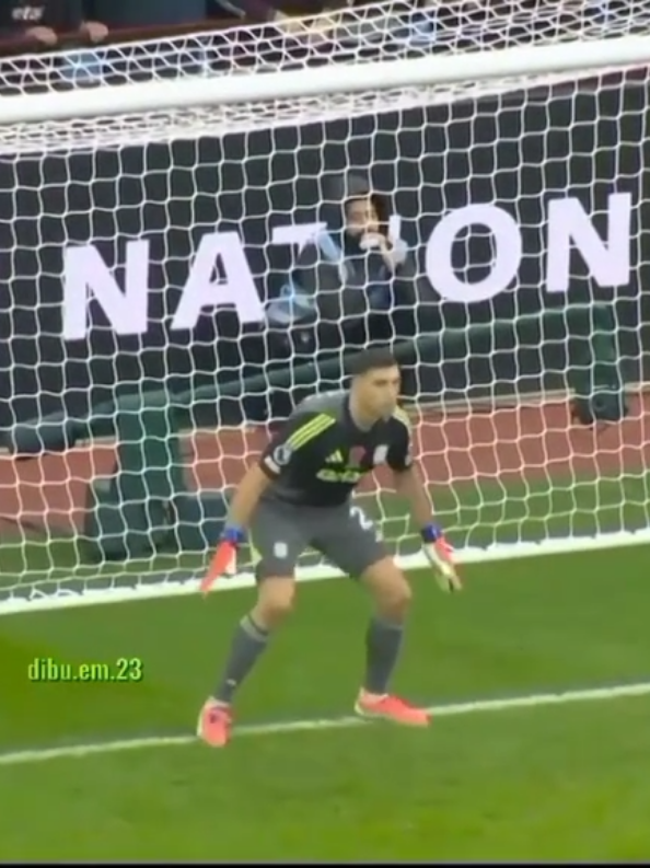 Emiliano Martinez's penalty save, clean sheet 🧤💀🦅 #emilianomartinez🇦🇷  #argentina🇦🇷  #viral  #dibumartinez🇦🇷  #astonvilla 