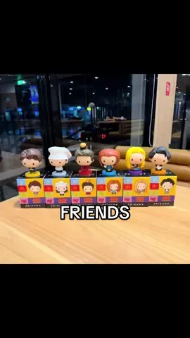 12:30AM waiting sa Mcdo. Sabi 1AM pa raw mare-release. Naghintay talaga kamiii. Hehe. Ang cuuuttee!!! As a FRIENDS fan, ang saya talaga. Hehehe. #friends #friendstvshow #mcdo #happymeal #fypage 