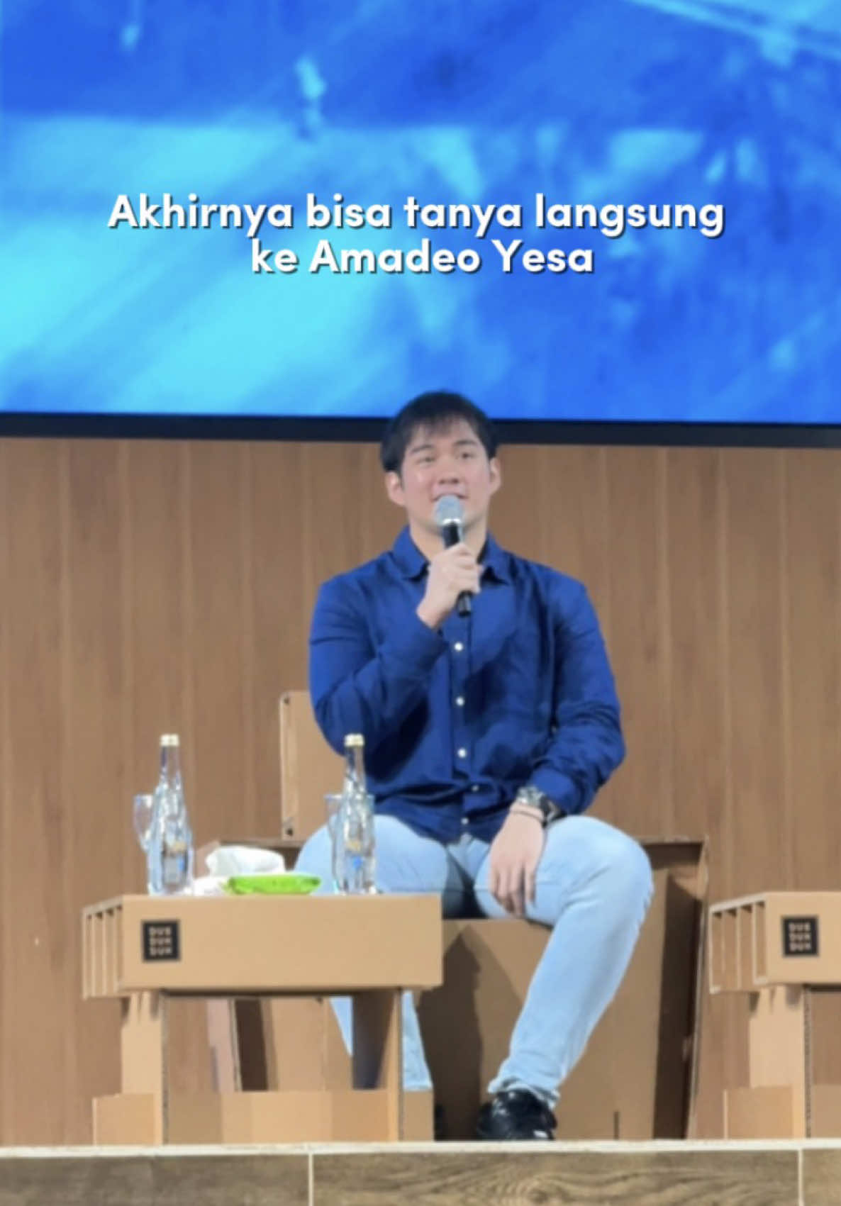 Bisa gak ya tobat dari VOC parenting? hehehe.. Thank you @Deo sharingnya🥰👍 Gimana guys followerku yg emak2, sekarang udah bisa tidur nyenyak kan?  Klo kata MC nya Deo ini pancen bibitnya apik, udah ganteng, pinter, calon wong sugeh.. Dah gih incer jadi mantu..  #cocseason2 #ruangguru #diesnatalisits