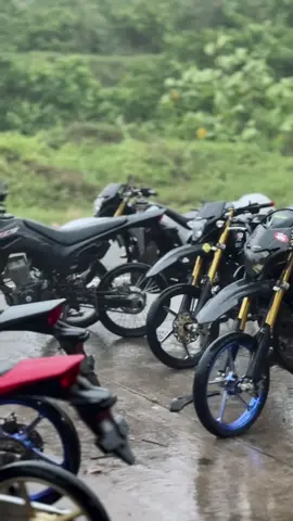 antara lanjut atau berhenti, tapi karena motor bisa ngerasain banyak teman😇#crf150l #supermotoherexstyle #surexstyle #masukberanda #fyp 