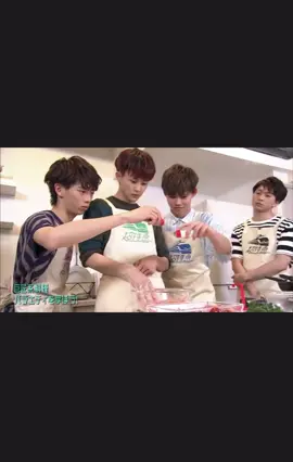 みんなでハンバーグ作り🍽️ #超特急の撮れ高足りてますか #コーイチ #カイ #リョウガ #タクヤ 