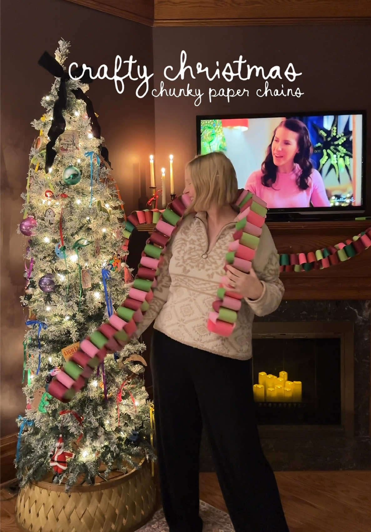 Just out here making my Pinterest mom dreams come true with these chunky paper chains ✨🎅🏼🪩🎀🎨 #whimsicalchristmas #craftychristmas #paperchain #christmasmagic #christmasinspo      