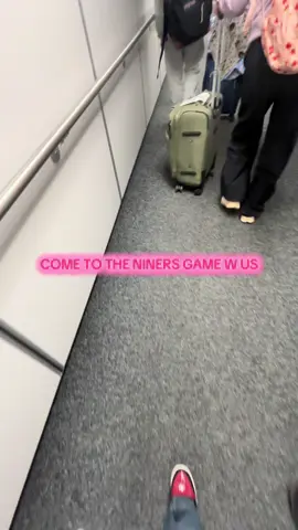 COME TO MY FIRST HOME GAME W MEEEE 😜😜😜 THANK U BESTIE 