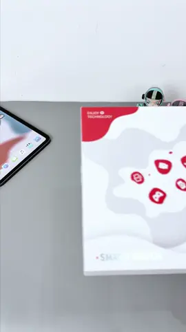 Bảo vệ yên tâm, kết nối mọi lúc - Sự lựa chọn hoàn hảo cho cha mẹ! Định vị thời gian thực, gọi một chạm, đảm bảo an toàn cho trẻ ngay cả trên những con phố đông đúc ở Việt Nam. 👨‍👩‍👧‍👦📞 #ĐịnhVịChínhXác#dinhvitre#baomatreem~mh101501