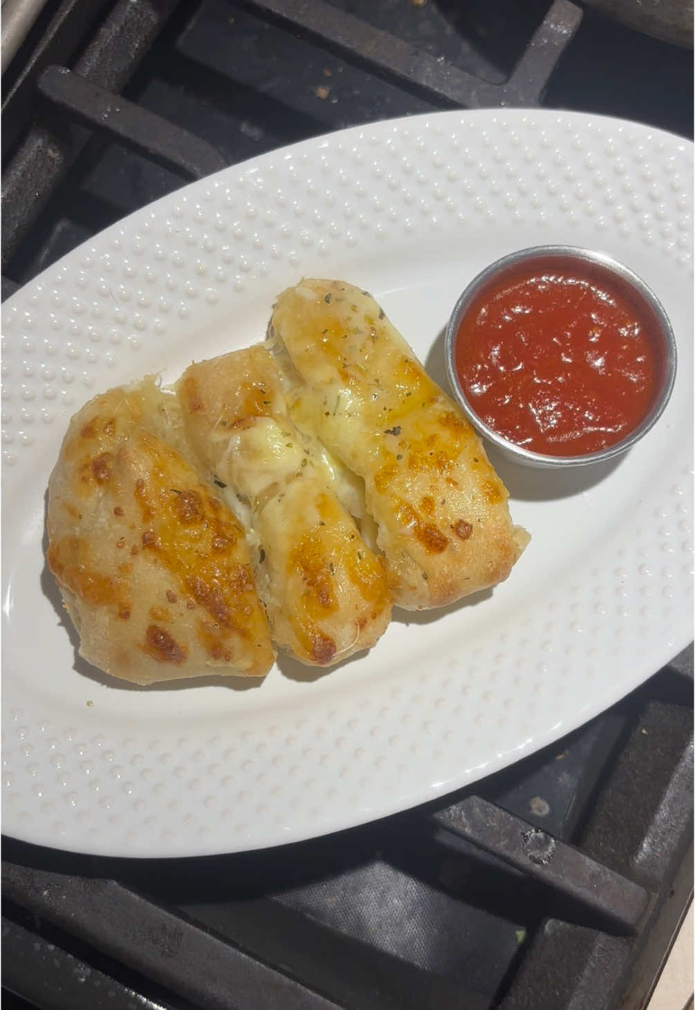 Homemade dominos cheesy bread! #cheesybread #dominos #dominoscheesybread #easysnack #dominos #dominospizza 