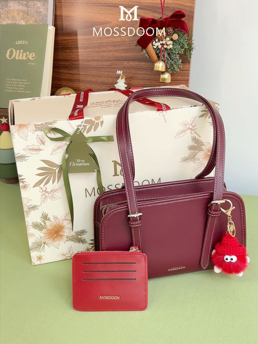 A Christmas gift wrapped in pure love 🎄💞 Be ready at 12AM on 11.11 — don’t miss it! #Mossdoom #ChristmasGiftSet #CoupleGifts #HolidayVibes #Unboxing #BagTok #PHStyle #GiftForHer#MOSSDOOM#MOSSDOOMBAG#MossdoomSuperBrandDay#mossdoomSBD