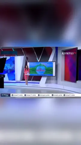 Seorang ibu bernama Neni Nuraeni ditahan atas kasus dugaan penggelapan mobil yang belum lunas cicilan kreditnya. Kasus ini bermula saat suaminya mengajukan kredit mobil bekas, namun sebelum lunas, kendaraan tersebut sudah digadai. Hakim kemudian memerintahkan penahanan terhadap Neni. Ironisnya, penjemputan dilakukan tepat saat Neni merayakan ulang tahun anaknya. Kuasa hukumnya menyebut penerapan pasal dalam kasus ini cacat formil. Pihak Pengadilan Negeri Karawang mengaku tidak mengetahui bahwa Neni tengah menyusui bayinya. Setelah permohonan diajukan, hakim akhirnya mengabulkan Neni untuk menjadi tahanan rumah dan bertemu anaknya kembali. #neninuraeni #beritaviral #penggelapan #cicilanmobil 