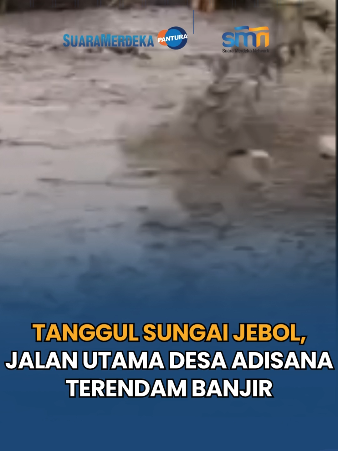 Jalan utama Desa Adisana, Kecamatan Bumiayu, Brebes terendam banjir sejak Minggu sore (9/11), setelah tanggul Sungai Keruh jebol dan menyebabkan luapan air meluas hingga permukiman.  Hingga Senin (10/11), banjir masih belum surut dan arus air cukup deras sehingga menghambat kendaraan yang melintas.  Sejumlah warga secara sukarela membantu mengatur lalu lintas dan mendorong sepeda motor yang kesulitan melewati genangan air. Dok : Istimewa Selengkapnya di www.pantura.suaramerdeka.com #suaramerdeka #suaramerdekadaily #suaramerdekanetwork #suaramerdekapantura #beritaterkini #BanjirBrebes #Adisana #Bumiayu #Sungai #TanggulJebol #BrebesHariIni #InfoBanjir #PanturaUpdate
