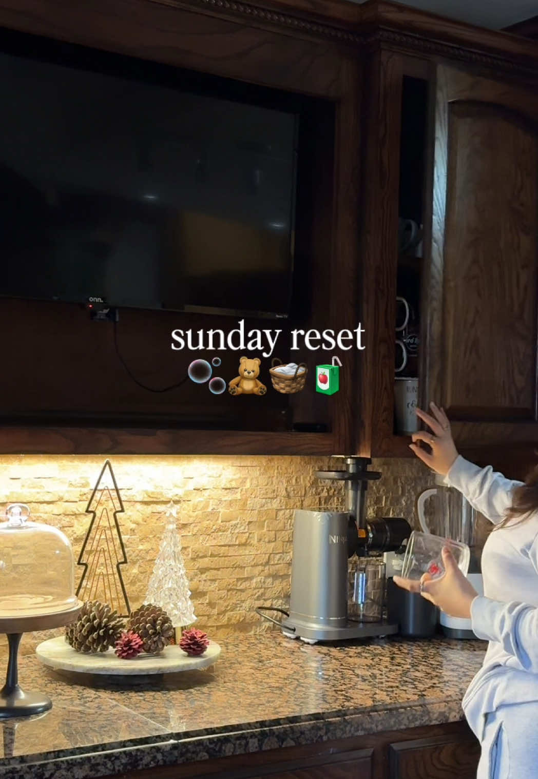 drowning in so much MESS 😭🧺🫧 Literally couldn’t get through my sunday deep clean w/o @Bloom Nutrition🧃 @Pledge @downy @Sprayway @spraywayoffical @Bath & Body Works  #sundayreset #cleanwithme #CleanTok #resetroutine #sundaycleaning 