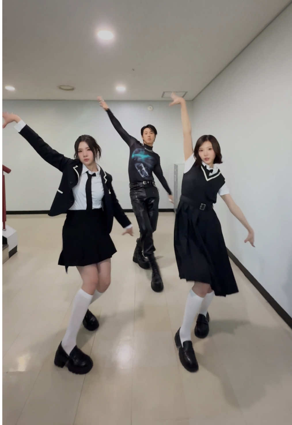 @TVXQ! #UKNOW 선배님과 FOCUS 🔍 #Hearts2Hearts  #JIWOO  #JUUN  #Hearts2Hearts_FOCUS 