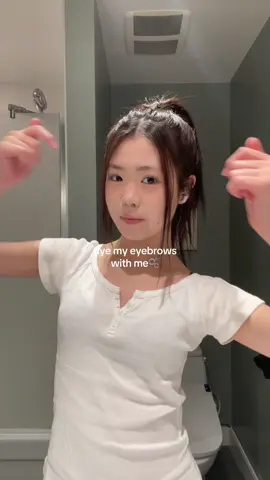 dye my eyebrows with me😀