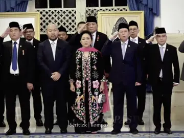 Ibu @Titiek Soeharto menghadiri acara penganugrahan gelar Pahlawan Nasional 2025🩵✨ Al-Fatihah untuk alm Pak Harto & Ibu Tien🙏🏻#titieksoeharto #titieksoehartodprri #soeharto#prabowo #fyp 