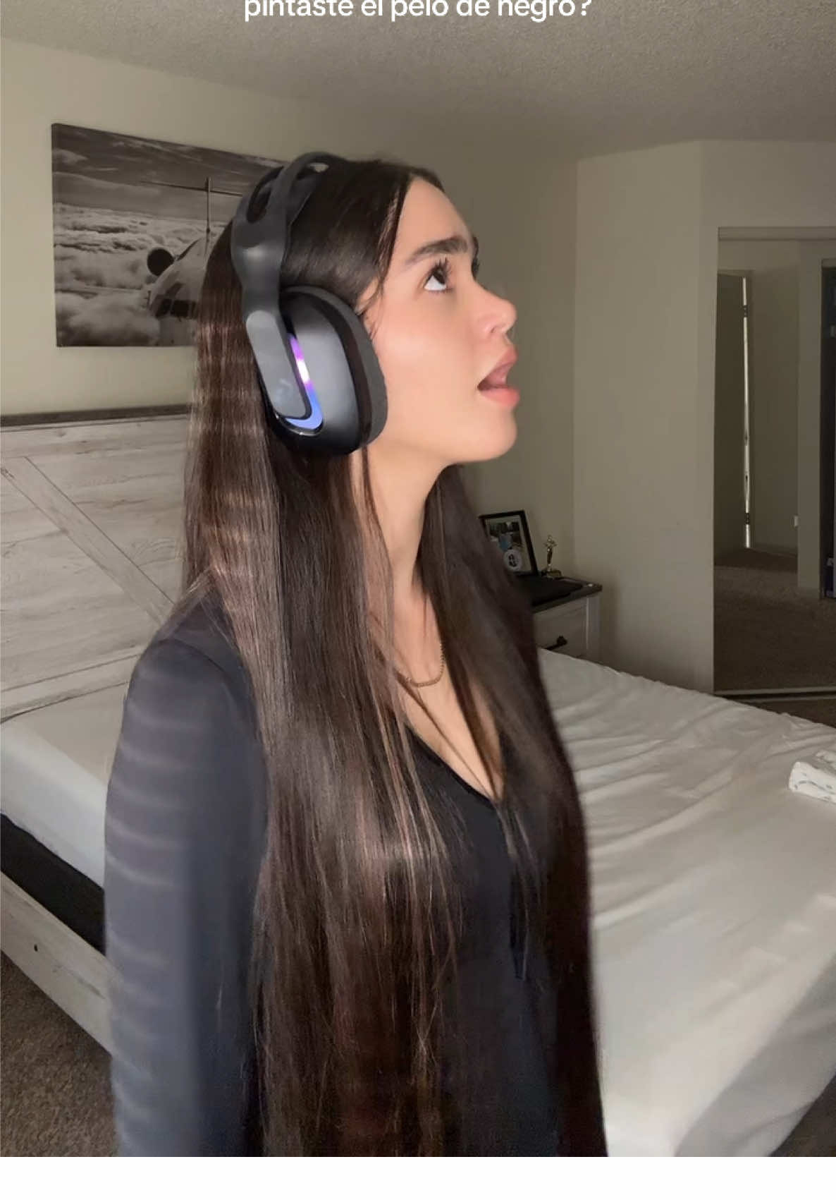 Lo importante es que logre recuperar mi color natural sin dañar mi pelo. Aquí lo importante no es de que color tengas el pelo sino sentirte bien con cada versión tuya🖤 #cabello #pelinegra #hair #iam_rosalbita 