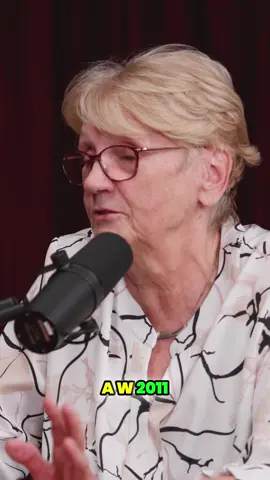 Szokujące! W 2011 roku próbowano zakazać masła w szkołach! Na szczęście udało się to zablokować. Posłuchajcie, jak do tego doszło. #zdrowie #szkoła #ciekawostki #polska #historia #sztucznerozmowypodcast #jettcast #polonia #polska #polityka #janpospieszalski #grażynacichosz Źródło materiału: https://youtu.be/PHWjy4P2vWY?si=dZd6wksvDCkRhsZe