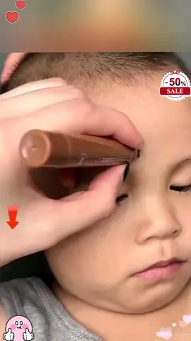 10.22-Bút kẻ chân mày chuyên vẽ sợi tóc, tạo kiểu lông mày hoang dã. Không kén kỹ thuật, vẽ ra là có ngay những đường nét sợi tóc tự nhiên. Đây chính là cây bút chuyên nghiệp lý tưởng cho người mới bắt đầu MB(8)