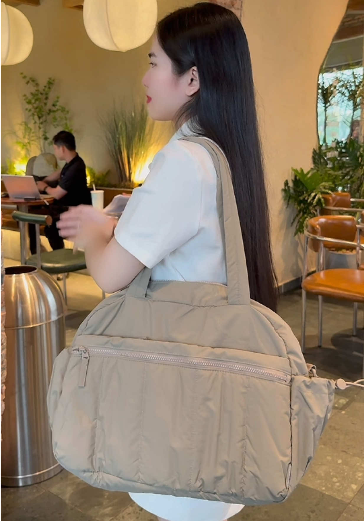 Đi du lịch, chơi thể thao, xách theo sang lắm. Đựng đồ thoải mái #tuixach 