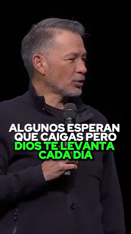 algunos esperan que caigas pero Dios te levanta cada día #cashluna #mensaje #reflexion #oracion #estadosunidos🇺🇸 