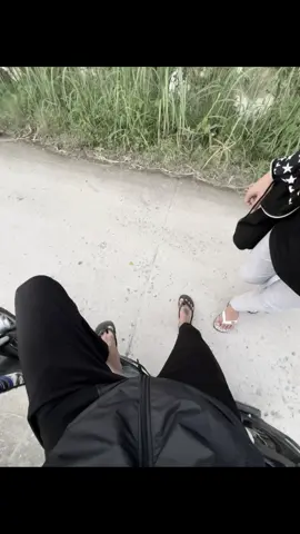 .lời hứa nào mà chả đáng giá. chỉ tiếc người hứa chẳng hề đáng tin. một câu hứa xuông không giúp bạn được cái gì nhưng nó có thể mang lại cho người nghe nhiều nỗi thất vọng😔