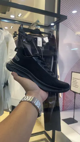 Sepatu Kanky Yuga Makie warna allblack sudah ready lagi ya friend, banyak varian warna lainnya juga ya friend, yuk buruan langsung gerceoin co dikeranjang kuning sebelum kehabisan lagi friend..