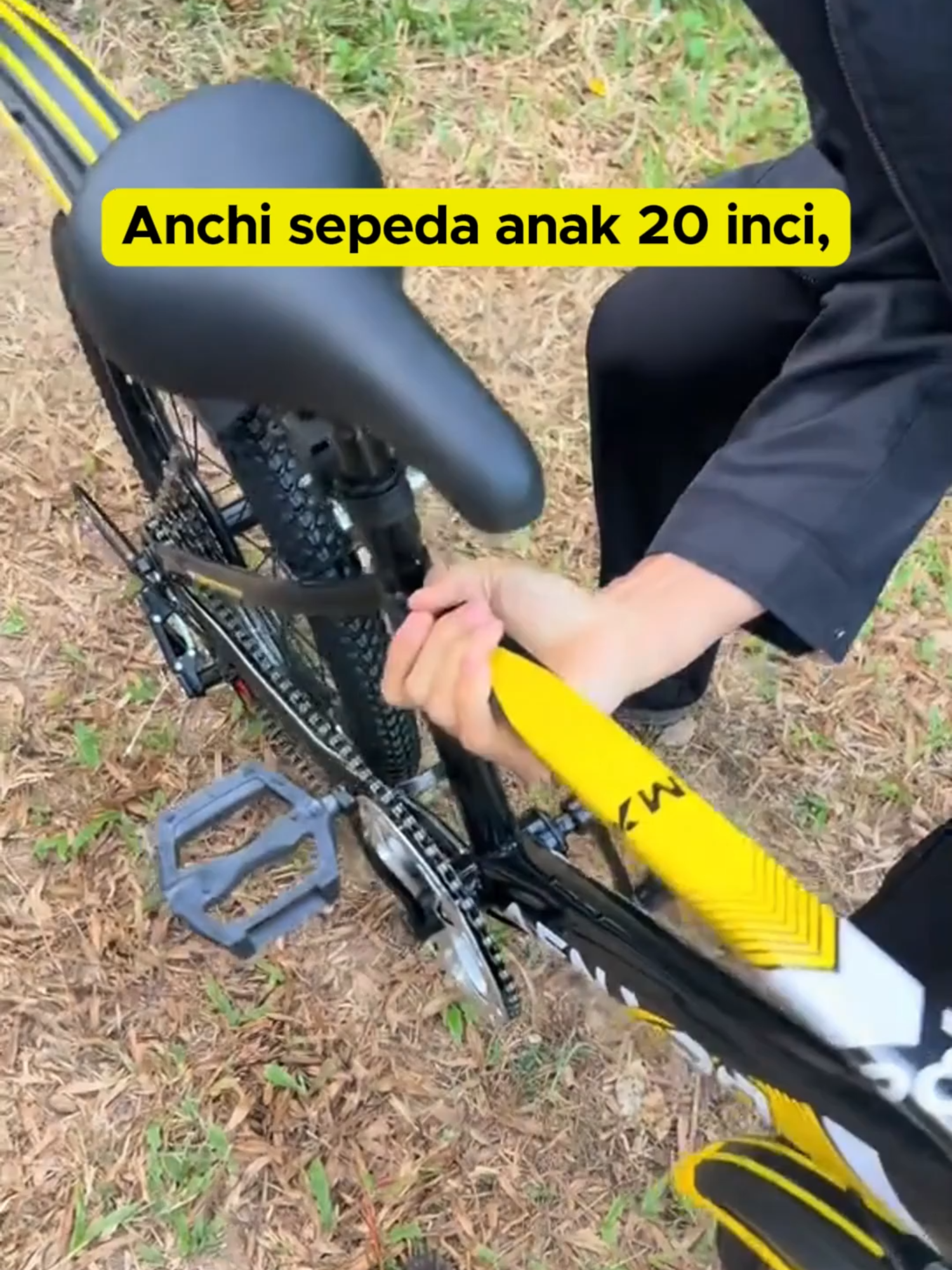 Masih bingung cari kado yang tepat untuk anak Anda? Lihat sepeda gunung anak dengan 7 gigi ini – pilihan ideal!#sepedaanak #childrenbike #bike #cycling #bersepeda #sepeda #fyp #Indonesia #20inch
