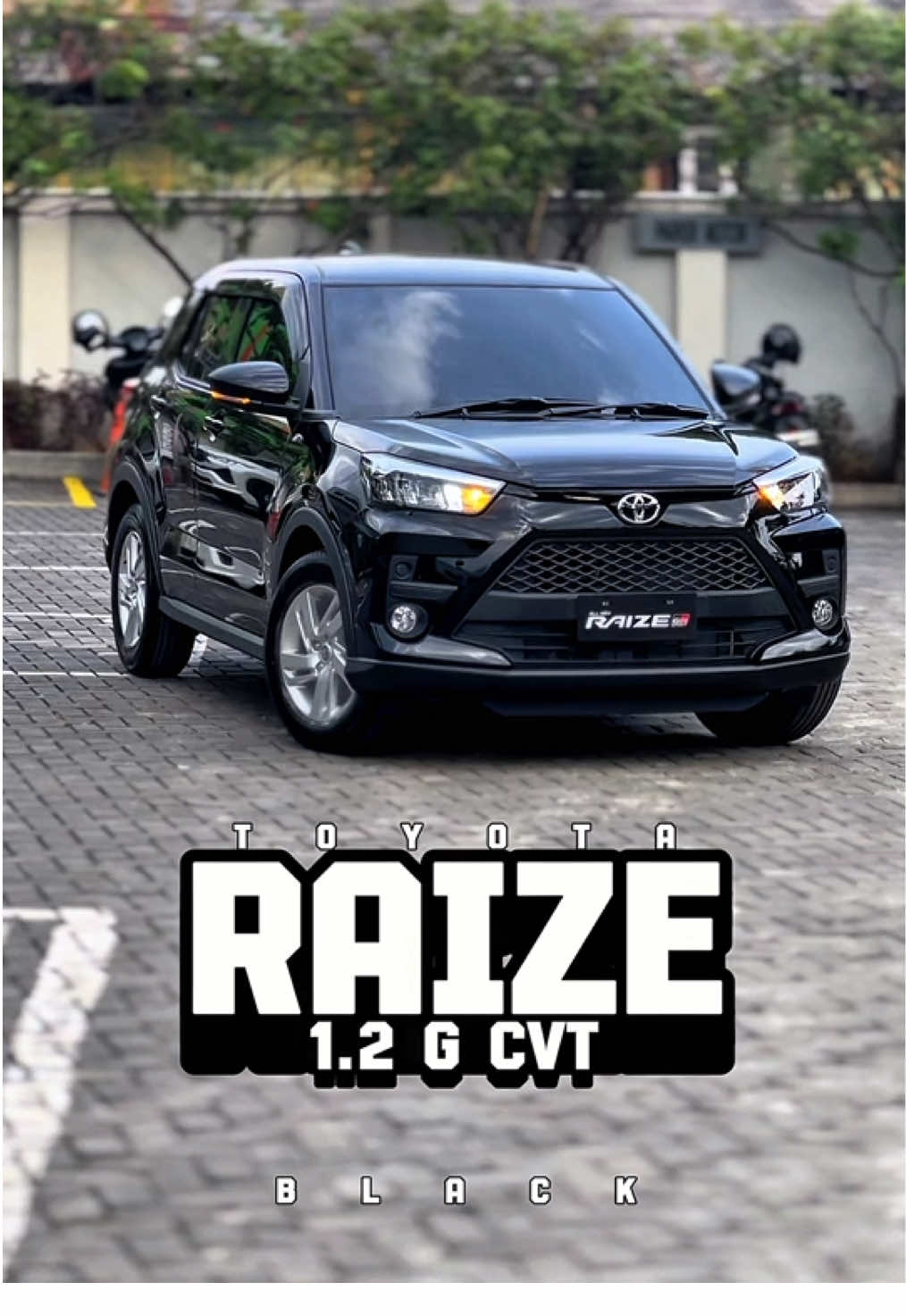 RAIZE 1.2 G CVT (Black)  Rasakan sensasi berkendara yang stylish dan penuh kejutan dengan Toyota Raize 1.2 G CVT — SUV kompak yang dirancang untuk mereka yang tak mau biasa-biasa saja. 	•	Dengan bodi sepanjang 4.030 mm, lebar 1.710 mm, dan ground clearance hingga 200 mm, Raize tampil tangguh di jalanan perkotaan sekaligus siap menghadapi kondisi ringan off-road.   	•	Ditenagai mesin 1.198 cc 3-silinder natural-aspirated yang menghasilkan tenaga sekitar 87 hp dan torsi 113 Nm, Raize menghadirkan performa yang cukup responsif untuk aktivitas harian.   	•	Transmisi CVT (Continuously Variable Transmission) membuat perpindahan gigi halus dan meningkatkan kenyamanan berkendara—ideal bagi Anda yang mencari mobil stylish tanpa kompromi kenyamanan. 	•	Fitur keselamatan lengkap: sistem ABS, Vehicle Stability Control, Hill-Start Assist, kamera mundur dan sensor parkir, serta rangka yang didukung struktur canggih—memberikan rasa aman untuk Anda dan keluarga.   	•	Interior modern dengan sentuhan teknologi: sistem infotainment, fitur konektivitas, ruang kabin yang lapang untuk 5 penumpang serta fleksibilitas bagasi yang cukup—membuat Raize cocok baik untuk mobilitas harian maupun liburan ringan. Kenapa Cocok Untuk Kamu 	•	Praktis & Urban Ready: Dimensi yang kompak memudahkan manuver di kota, namun masih punya aura SUV yang gagah. 	•	Gaya & Karakter: Desain yang sporty dengan pilihan warna menarik membuat Raize bukan sekadar alat transportasi—melainkan statement gaya hidup. 	•	Efisiensi & Kenyamanan: Mesin yang cukup efisien, plus transmisi CVT yang halus — cocok untuk kondisi lalu-lintas yang dinamis di Jakarta dan sekitarnya. 	•	Kenyamanan Keluarga Muda: Cocok untuk keluarga muda yang aktif, atau professional yang ingin kendaraan stylish namun fungsional. More Info TOYOTA  ARYA 0812 9860 9302 @toyotaid  #setiasamatoyota #pilihyangpastiaja #drivesportywithagyaraize #toyotaindonesia 