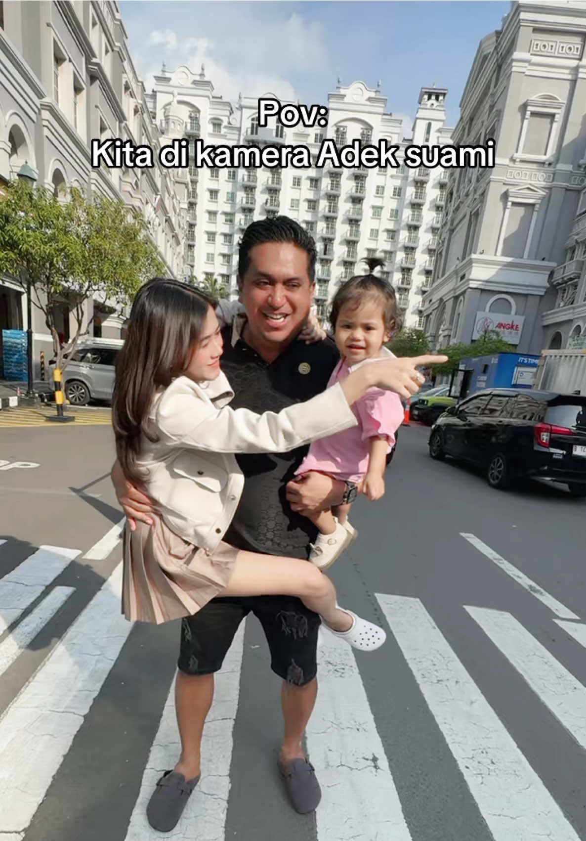 Ketawanya sampe cekikikan Ade ipar aku😂