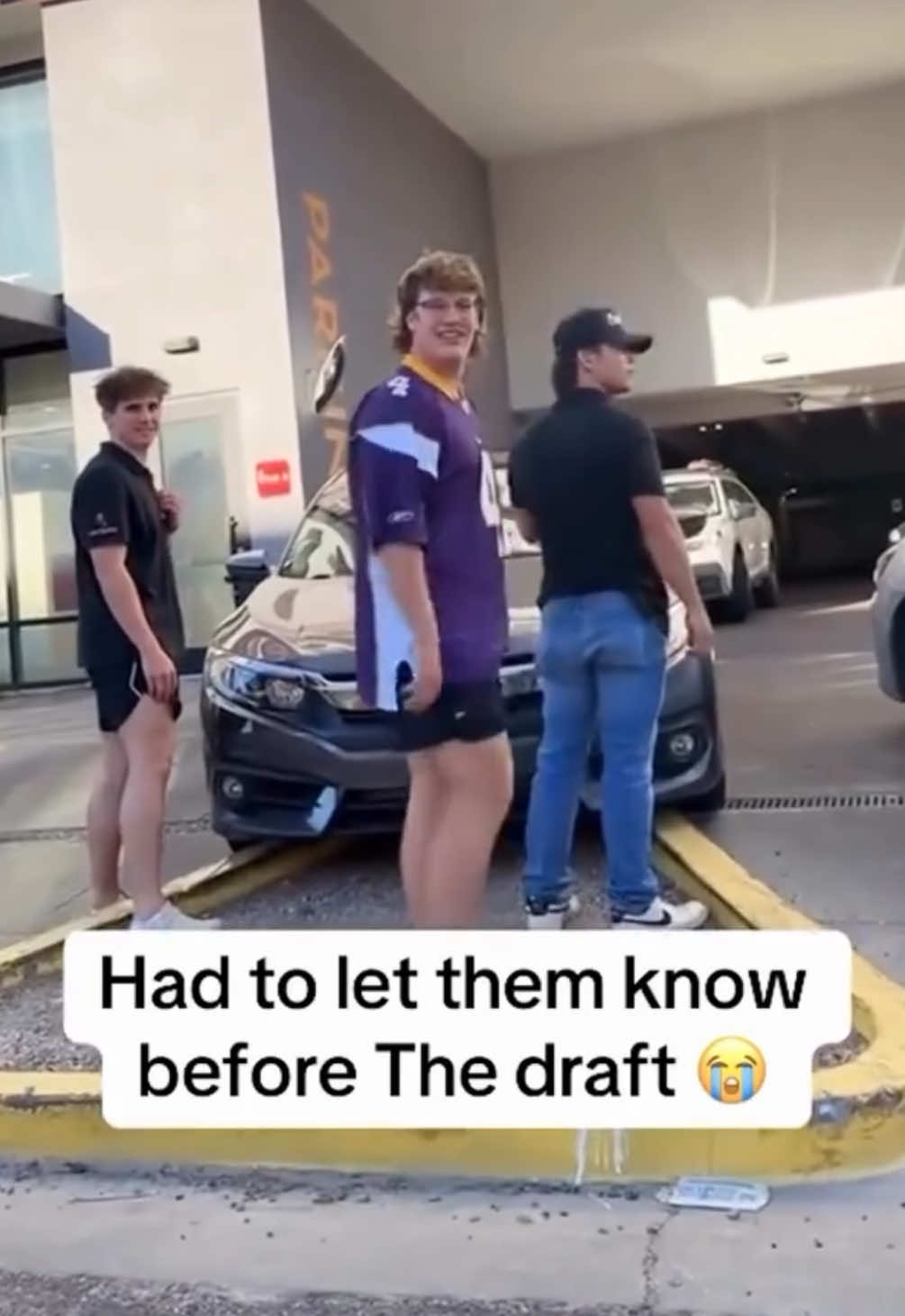 Seriously tho u can’t park there 😂😂😂