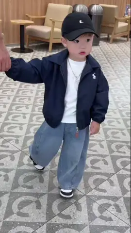 Áo khoác phối quần jeans cho bé 🛒#aokhoacchobe #fyp #mevabe #xuhuong #doxinhchobe 