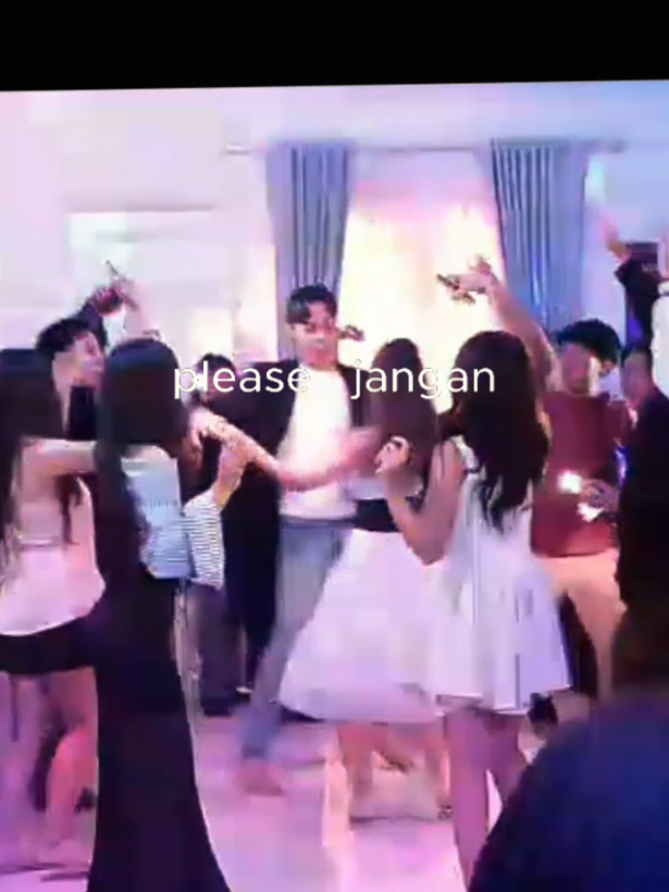 bisa gk siii badai nya minggir duluu, mreka seasik ini lhooo 😩😭😭 #asmaragenz #nicolerossi #fattahsyach #agz #fatzar 