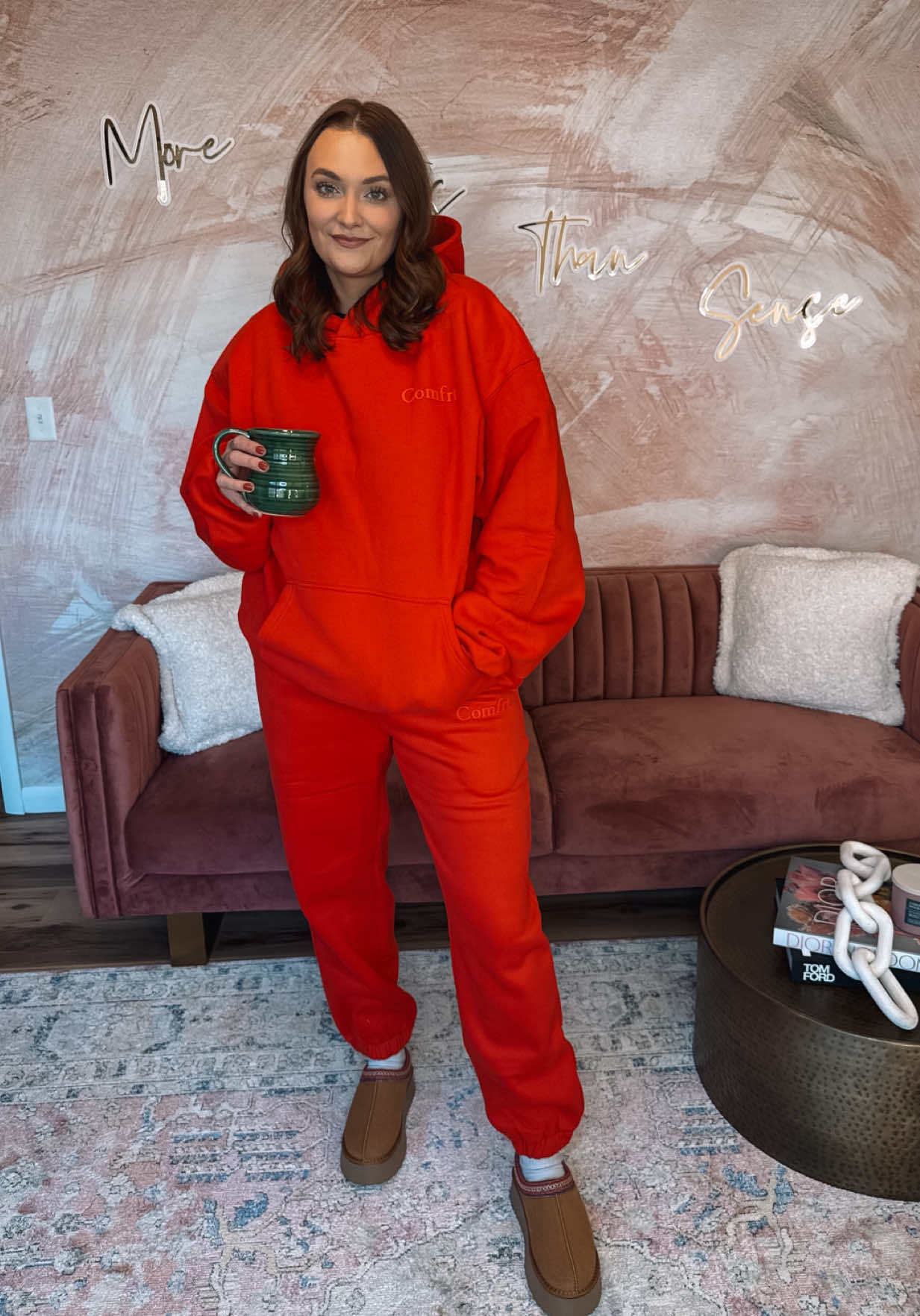 The absolute perfect set for chasing the kiddos around this holiday season 😍 One of my favorite brands for comfy matching sets! Money saving tip: if you do the preorder on their website it is significantly cheaper! #everydayoutfits #momstyle #sahmstyle 