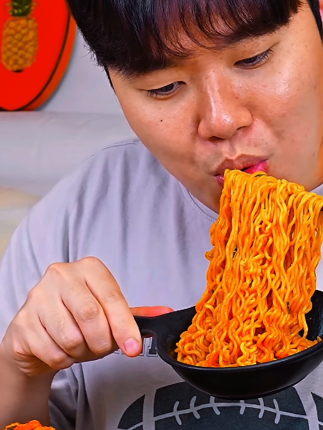Noodles Eating Mukbang #eatingsounds #eatingshow #eating #food #Foodie #chicken #friedchicken #mukbang 