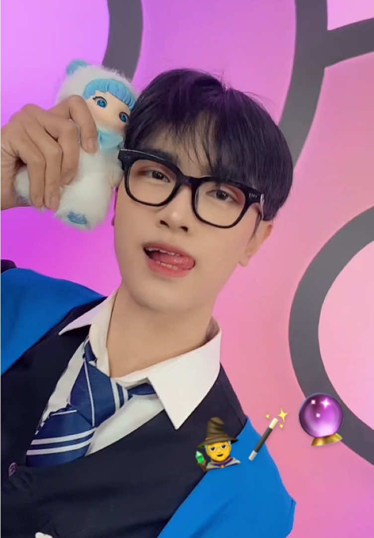 We can't lie.. We miss DREAMERS much‼️🧙‍♂️🪄🔮 Jadi kalian team mana nih? Gryffindor, Ravenclaw, Slytherin, atau Hufflepuff? ❤️💙💚💛 @TikTok LIVE Indonesia  #DreamBoys #dance #harrypotter #trend #barengblitz 