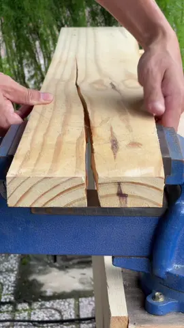 An extremely simple but effective trick to repair cracked wood. #DIY 