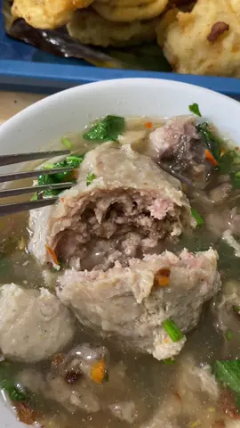 Bakso urat dan tetelan brutal yang viral dikingkit pecenongan wajib bgt kalian cobain guys 👇🏻 #baksoviral #baksourat 