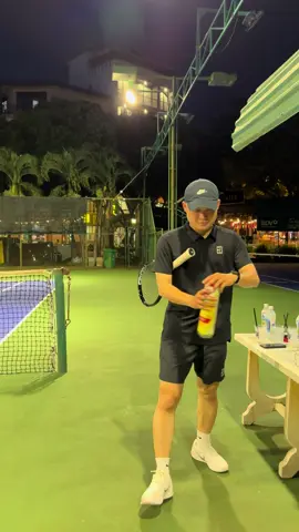 Cảm giác mỗi lần khui bóng mới ta nói nó pheeeee #tennis #willson 