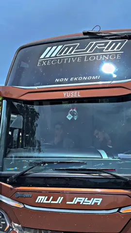 Cuaca hari ini panass 