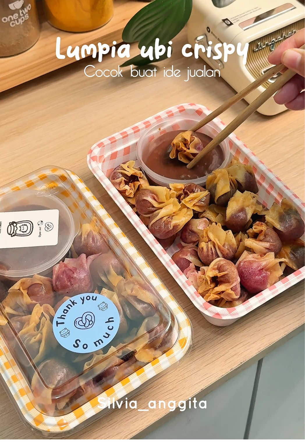 Ide jualan lumpia ubee crispy saus coklat🍠🍫 Bahan : •  ubi •  ⁠kental manis •  ⁠lumpia •  ⁠saus coklat Untuk Labelin cup snacknya, aku pakai Niimbot B21 label printer portable @NIIMBOT Indonesia ✨ #niimbot #niimbotb21 #idejualan #ubi #resepubi