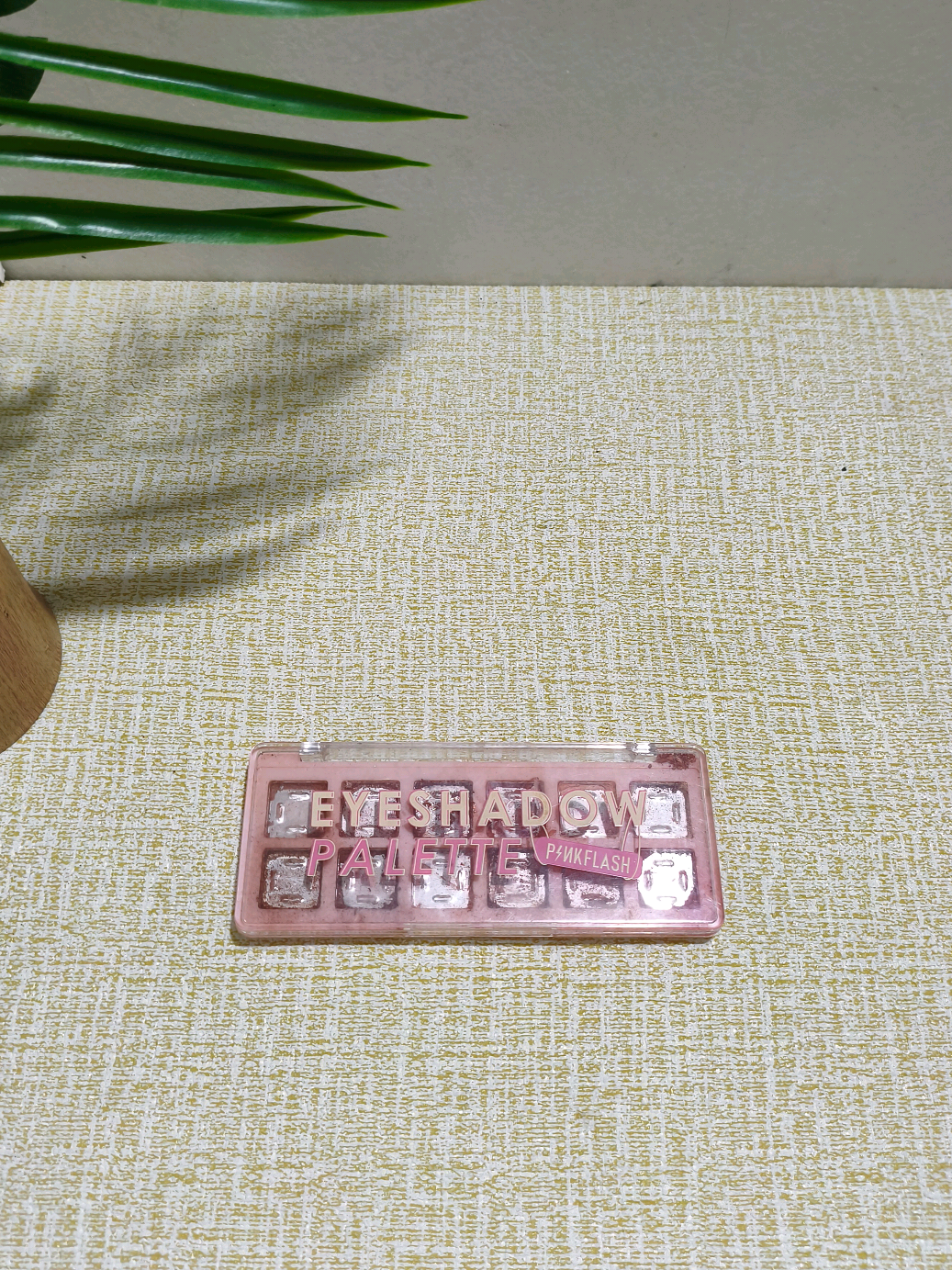 padahal suka banget tapi harus dihancurin karena takut ada yang make lagi🥲 #pinkflash #eyeshadowpinkflash #viral 