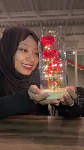 👱🏻‍♂️ : bunganya cantik kaya kamu .. #kadocewek #kadopacar #bunga #florist #lamputidur