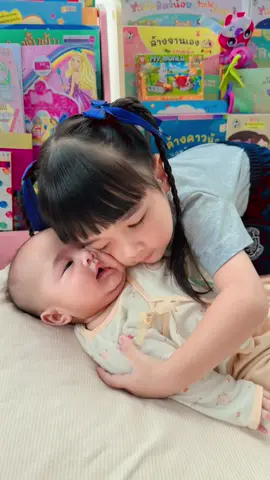 ใครจุ๊บใคร ต้าวละมุนของป้า 💕 @น้องยูจิน ลูกสาวยิวเจน  #จาญ่า #ยูจิน 