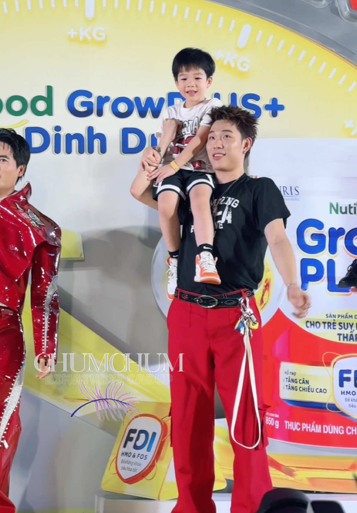 Các em bé nhiệt tình tham gia minigame tại ngày hội Vẽ chuyện lớn của Nutifood GrowPlus+ #NutifoodGrowPLUS #Ngayhoivechuyenlon  #NutifoodGrowPLUStangcan #SuyDinhDuong #NutifoodGrowPLUSbychumchum #chumchum