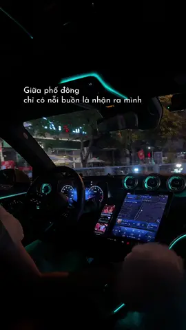 Dòng người vội vàng bước qua ... #nghenhactrenxe #thichcuontron #buocquanhau #amthanhchualanh#musc300  @Thích cuộn tròn  @Thích cuộn tròn  @Thích cuộn tròn 