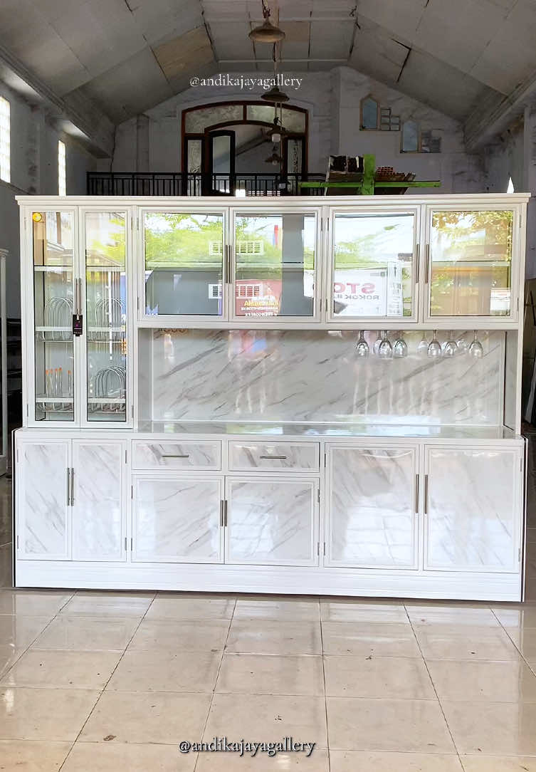 Rak piring jumbo sesuai request ukuran 250x195cm Bisa request model, ukuran, atau warna apapun karena produksi sendiri. Ada roda jadi gampang digeser sana sini #rakpiring #lemarijumbo #dapur #viral #kitchen 