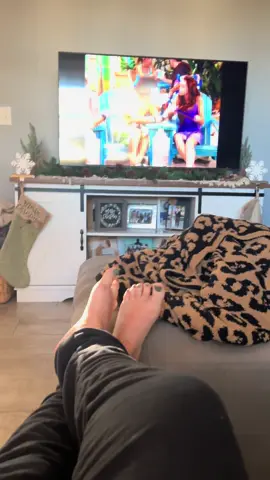 You’re gonna want your volume up for this one. Excuse my cackle. A brief flash of cannoli before he goes running into the tunnel around the Christmas tree. To this day this video makes me cry 🤣#catsoftiktok #catsandchristmastrees #cattok #funny #christmastree 