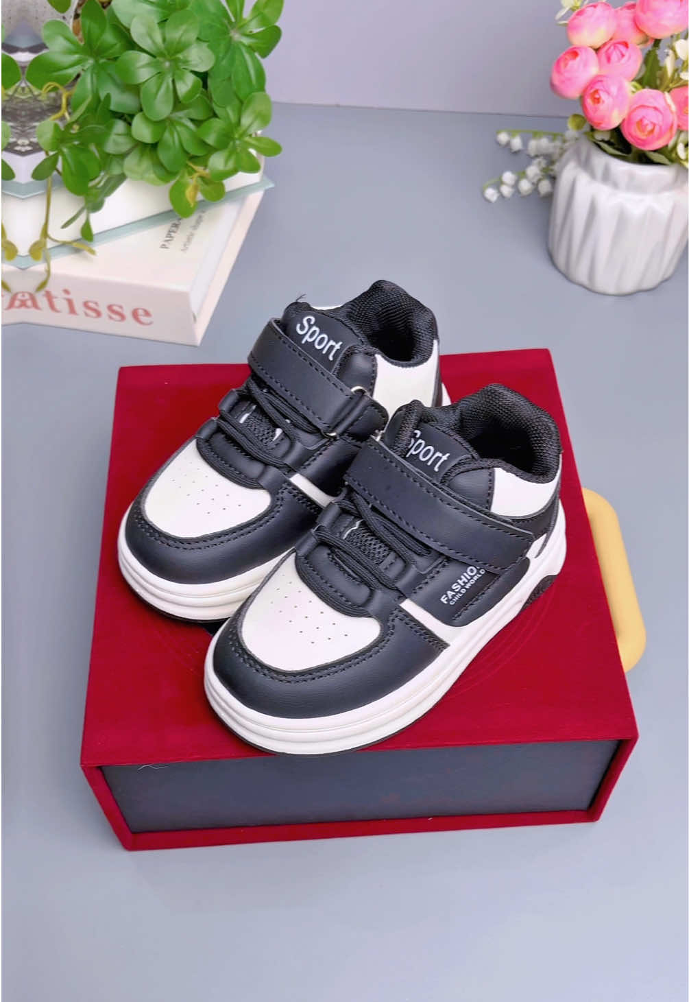 Giày thể thao cao cổ phong cách Hàn. #giaytreem #giaythethaochobe #giaysneaker #lonashop 