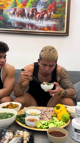 Ăn cơm thịt ba chỉ,canh cua,cà muối cùng em Hội Gym 88 .Mại yêu #HoiGym #Chanlong #Ostrovit #xuhuong 
