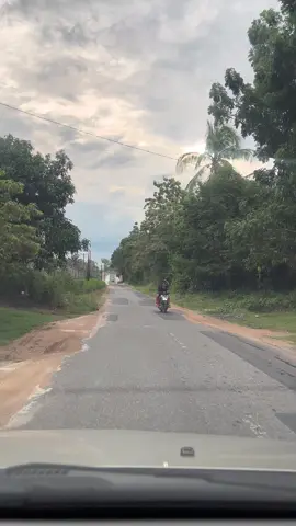 waw sekarang jalan dilampung tengah mulus mulus ya pak @Ardito98.  #lampungtiktok #fyppppppppppppppppppppppp #lampungtengah #fypシ゚viral🖤tiktok 