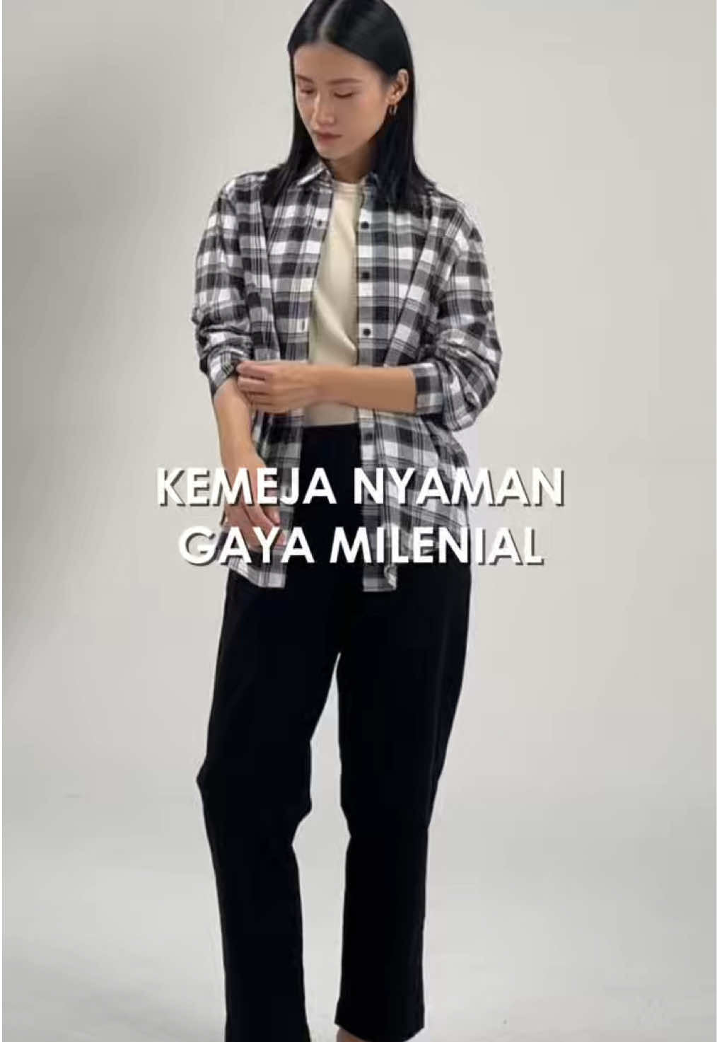 Cozy days call for a classic flannel. Easy, warm and effortlessly cool🤍 #minimalstyle #minimaloutfit #fyp #ootdfashion 