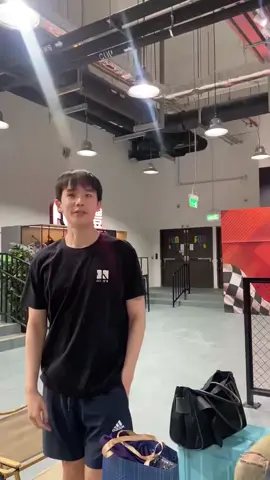 พี่หมอ โดนแหละ😆#jimmy_jitaraphol🥑 #sea_tawinan🌊 #jimmysea #งั้มงั้ม #จิมมี่จิตรพล💜💙ซีทวินันท์ 