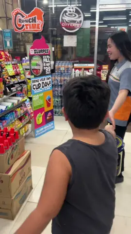 isang balde ba naman HAHAHAHAHA #fyp #slurpee7elevenday #bringyourowncupday #711philippines  